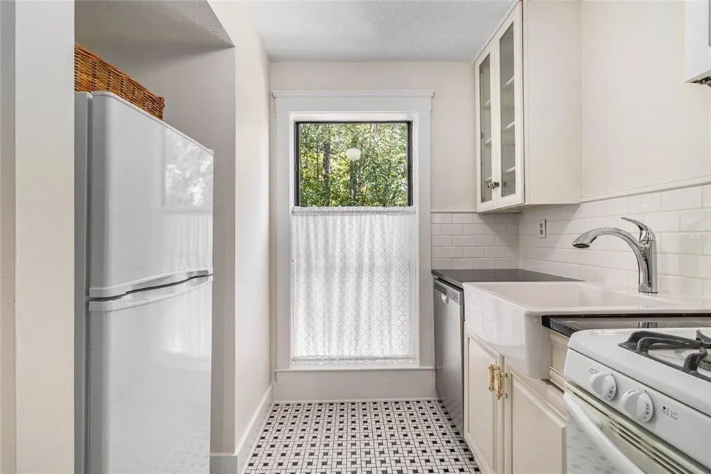 708 Woodcliff Drive, Atlanta, Georgia 30350, 1 Bedroom Bedrooms, ,1 BathroomBathrooms,Residential,For Sale,708 Woodcliff Drive,7671740