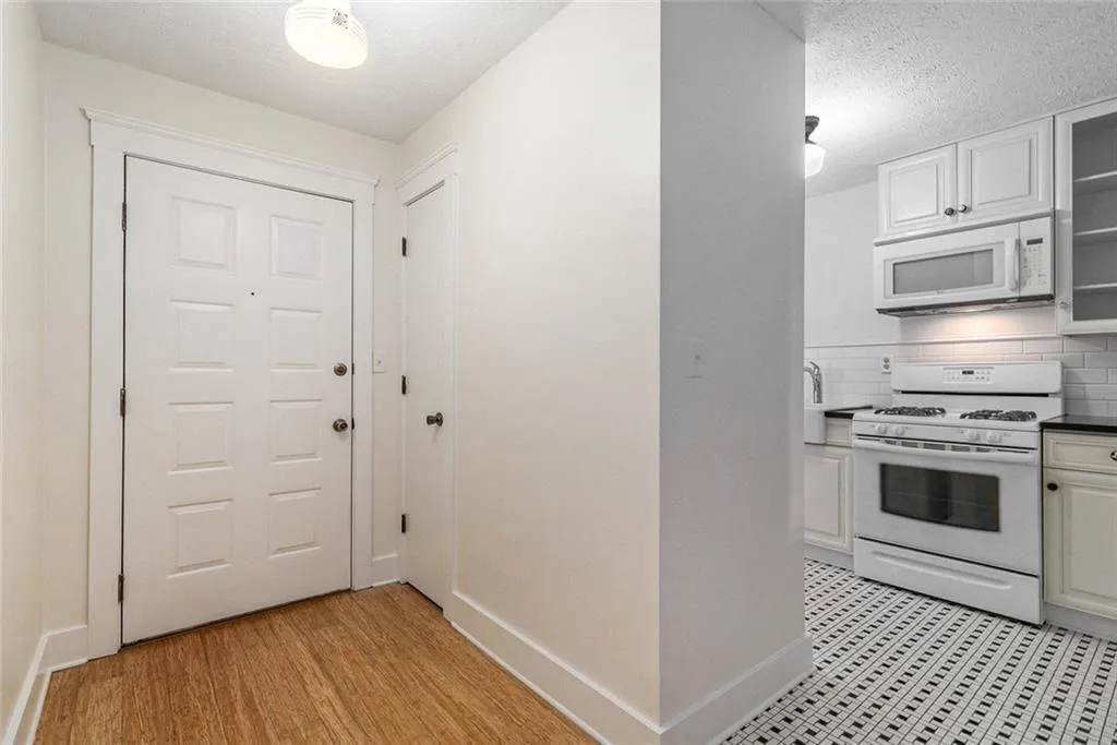 708 Woodcliff Drive, Atlanta, Georgia 30350, 1 Bedroom Bedrooms, ,1 BathroomBathrooms,Residential,For Sale,708 Woodcliff Drive,7671740