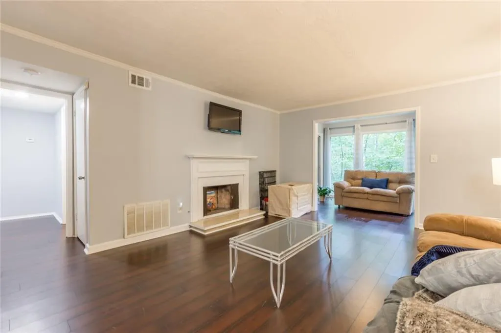 1406 Vicksburg Place, Sandy Springs, Georgia 30350, 2 Bedrooms Bedrooms, ,2 BathroomsBathrooms,Residential,Sold,1406 Vicksburg Place,6561248