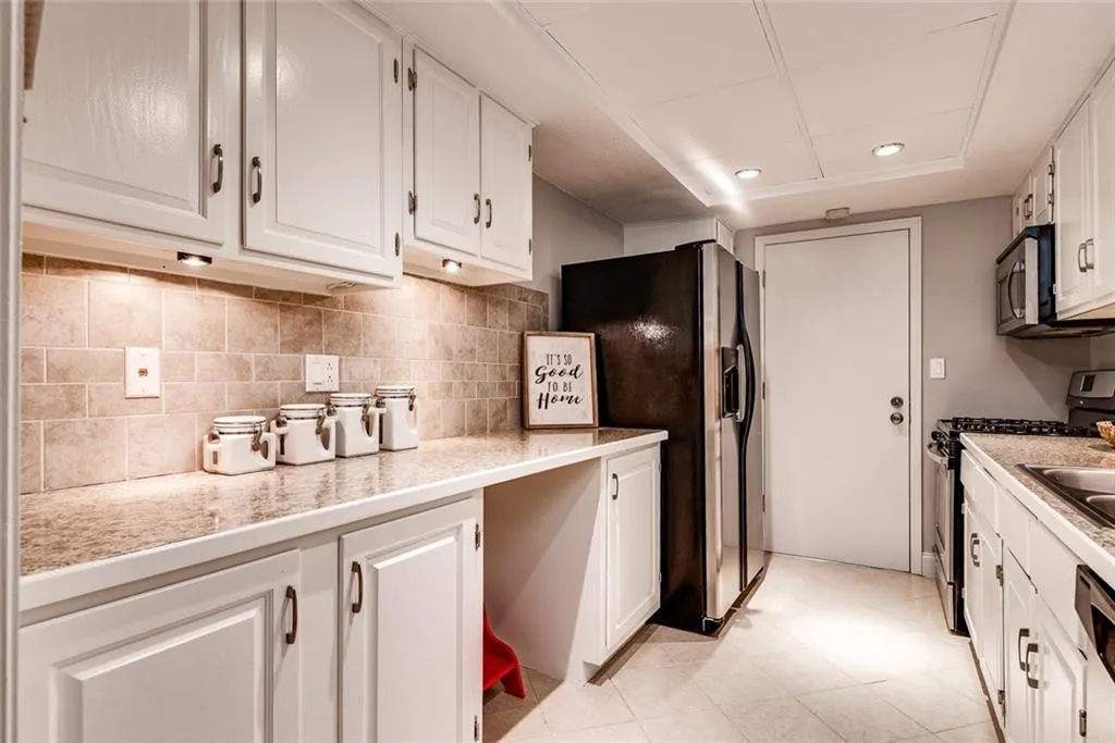 6851 Roswell Road Unit M15, Sandy Springs, Georgia 30328, 3 Bedrooms Bedrooms, ,2 BathroomsBathrooms,Residential,Sold,6851 Roswell Road Unit M15,6527264