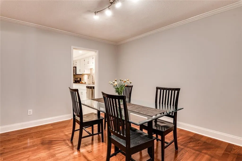 6851 Roswell Road Unit M15, Sandy Springs, Georgia 30328, 3 Bedrooms Bedrooms, ,2 BathroomsBathrooms,Residential,Sold,6851 Roswell Road Unit M15,6527264