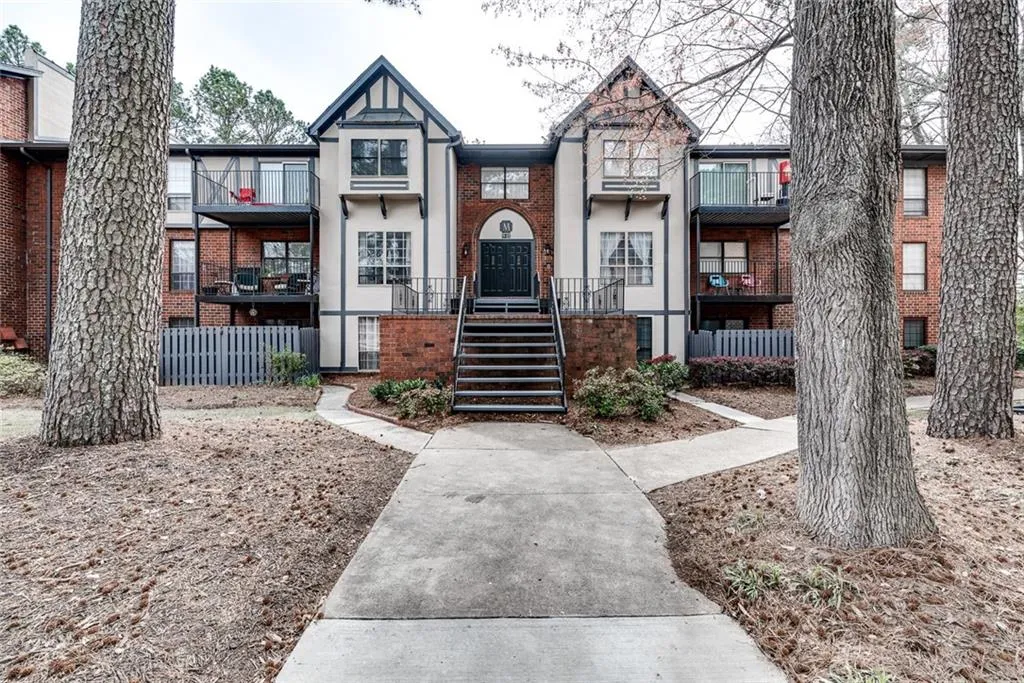 6851 Roswell Road Unit M15, Sandy Springs, Georgia 30328, 3 Bedrooms Bedrooms, ,2 BathroomsBathrooms,Residential,Sold,6851 Roswell Road Unit M15,6527264