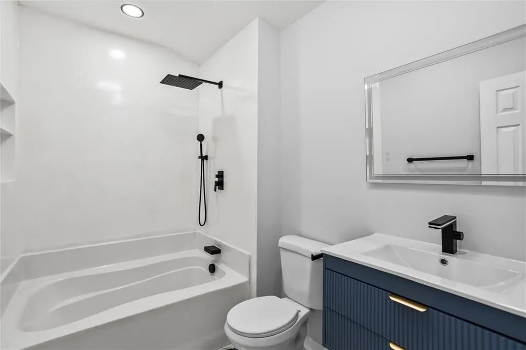 2526 Center Street Nw, Atlanta, Georgia 30318, 3 Bedrooms Bedrooms, ,3 BathroomsBathrooms,Residential,For Sale,2526 Center Street Nw,7606265