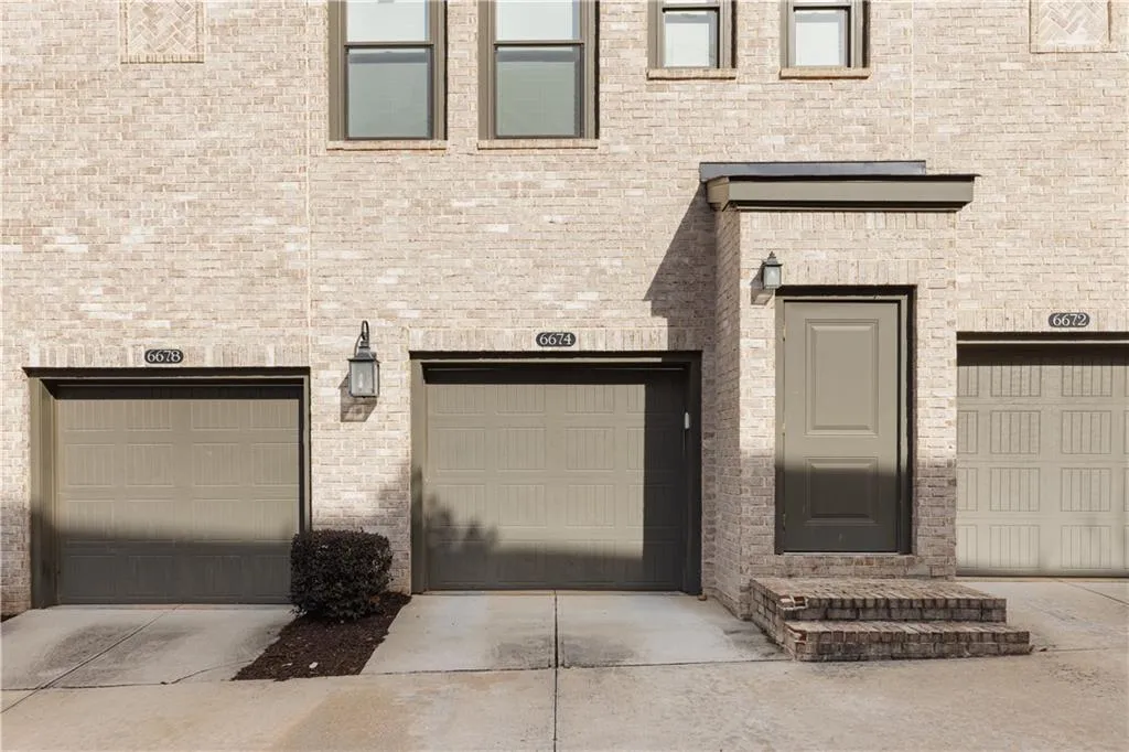 6674 Cadence Boulevard, Atlanta, Georgia 30328, 1 Bedroom Bedrooms, ,1 BathroomBathrooms,Residential,Sold,6674 Cadence Boulevard,7703572