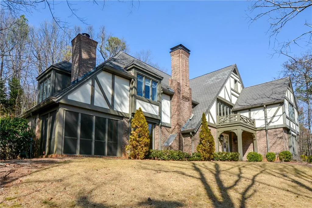 5755 Heards Forest Drive, Atlanta, Georgia 30328, 7 Bedrooms Bedrooms, ,5 BathroomsBathrooms,Residential,Sold,5755 Heards Forest Drive,5788064