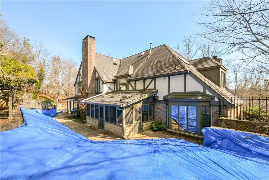 5755 Heards Forest Drive, Atlanta, Georgia 30328, 7 Bedrooms Bedrooms, ,5 BathroomsBathrooms,Residential,Sold,5755 Heards Forest Drive,5788064