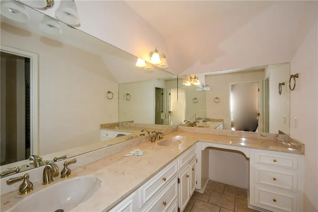 5755 Heards Forest Drive, Atlanta, Georgia 30328, 7 Bedrooms Bedrooms, ,5 BathroomsBathrooms,Residential,Sold,5755 Heards Forest Drive,5788064