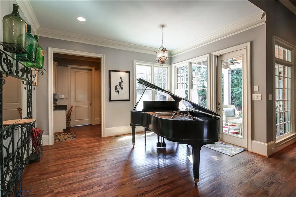 165 Trimble Crest Drive, Atlanta, Georgia 30342, 4 Bedrooms Bedrooms, ,4 BathroomsBathrooms,Residential,Sold,165 Trimble Crest Drive,5974147