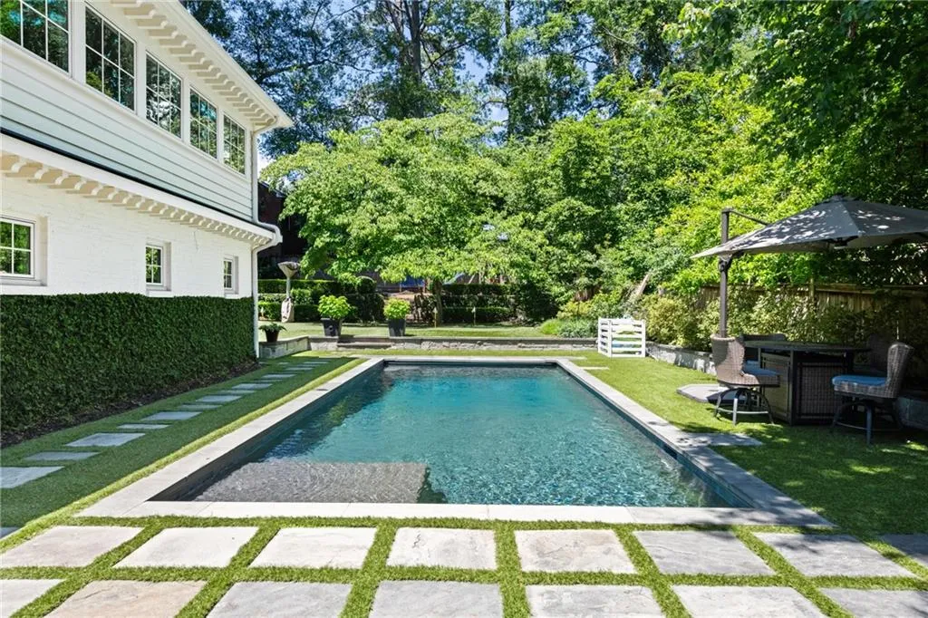 Pavers and turf keep the backyard low maintenance