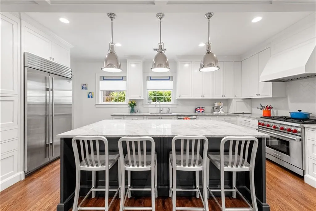 Oversized island and high end appliances