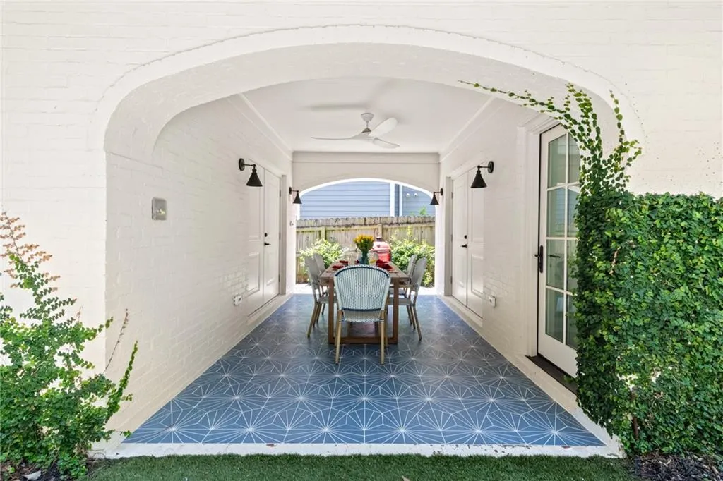 Covered patio with double archways