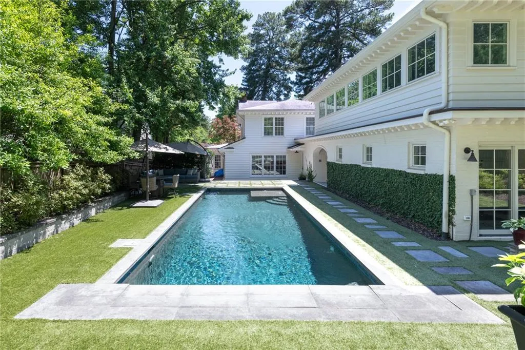 A divine setting to enjoy the Atlanta Summer