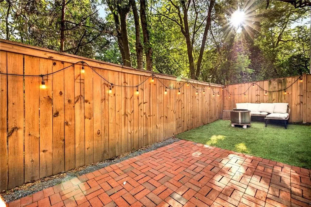 65 Peachtree Memorial Drive Nw Unit 5, Atlanta, Georgia 30309, 2 Bedrooms Bedrooms, 0 ,2 BathroomsBathrooms,Residential,For Sale,65 Peachtree Memorial Drive Nw Unit 5,7750529
