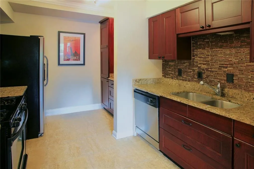 6980 Roswell Road Unit B13, Atlanta, Georgia 30328, 2 Bedrooms Bedrooms, ,2 BathroomsBathrooms,Residential,Sold,6980 Roswell Road Unit B13,6020911