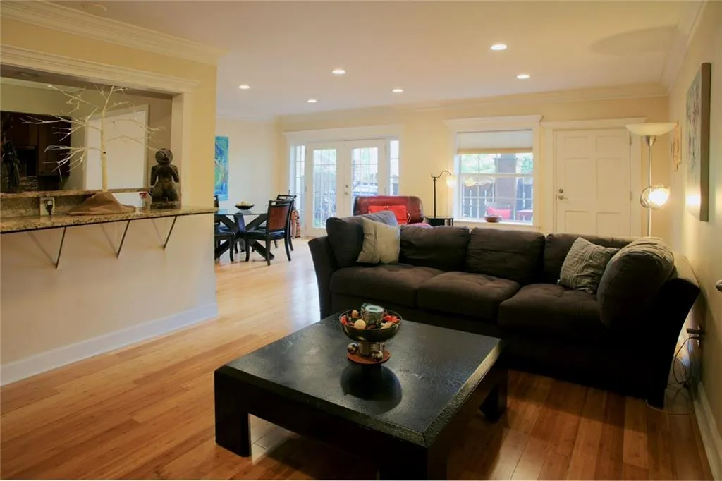 6980 Roswell Road Unit B13, Atlanta, Georgia 30328, 2 Bedrooms Bedrooms, ,2 BathroomsBathrooms,Residential,Sold,6980 Roswell Road Unit B13,6020911