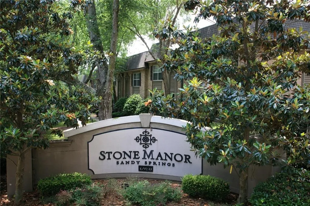 6980 Roswell Road Unit B13, Atlanta, Georgia 30328, 2 Bedrooms Bedrooms, ,2 BathroomsBathrooms,Residential,Sold,6980 Roswell Road Unit B13,6020911