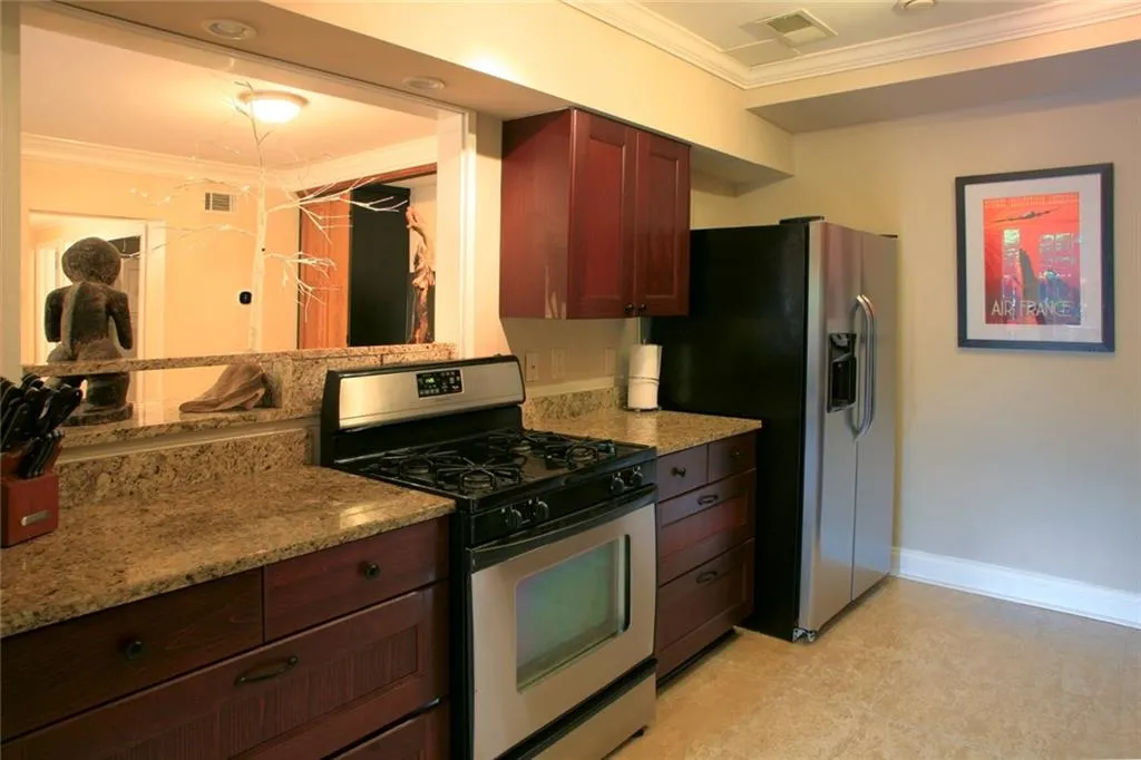 6980 Roswell Road Unit B13, Atlanta, Georgia 30328, 2 Bedrooms Bedrooms, ,2 BathroomsBathrooms,Residential,Sold,6980 Roswell Road Unit B13,6020911