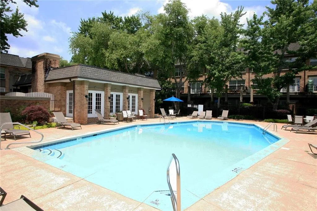 6980 Roswell Road Unit B13, Atlanta, Georgia 30328, 2 Bedrooms Bedrooms, ,2 BathroomsBathrooms,Residential,Sold,6980 Roswell Road Unit B13,6020911