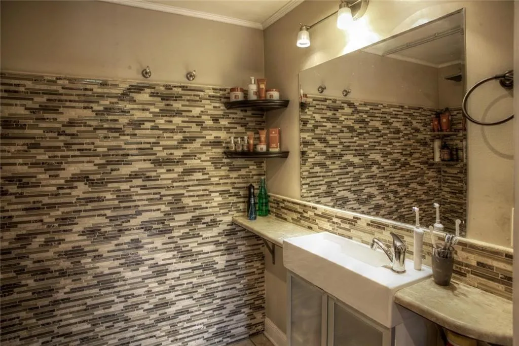 6980 Roswell Road Unit B13, Atlanta, Georgia 30328, 2 Bedrooms Bedrooms, ,2 BathroomsBathrooms,Residential,Sold,6980 Roswell Road Unit B13,6020911