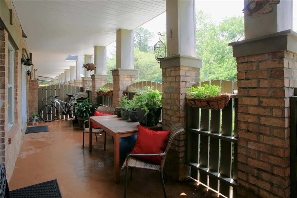 6980 Roswell Road Unit B13, Atlanta, Georgia 30328, 2 Bedrooms Bedrooms, ,2 BathroomsBathrooms,Residential,Sold,6980 Roswell Road Unit B13,6020911