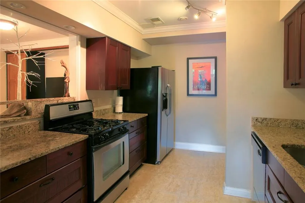 6980 Roswell Road Unit B13, Atlanta, Georgia 30328, 2 Bedrooms Bedrooms, ,2 BathroomsBathrooms,Residential,Sold,6980 Roswell Road Unit B13,6020911