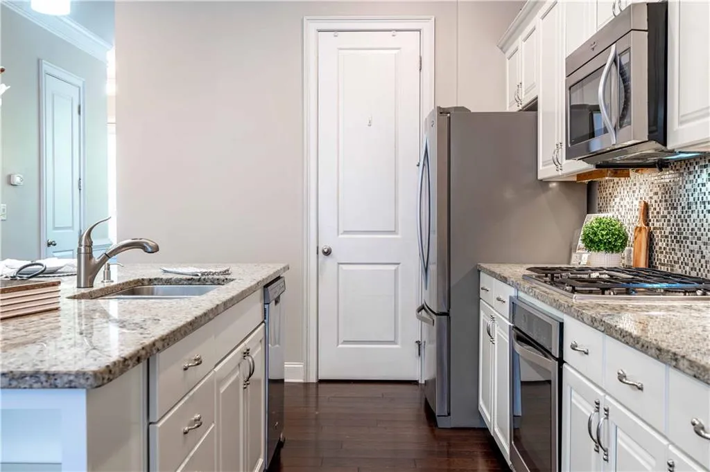 316 Alderwood Lane, Atlanta, Georgia 30328, 3 Bedrooms Bedrooms, ,3 BathroomsBathrooms,Residential,Sold,316 Alderwood Lane,7089515
