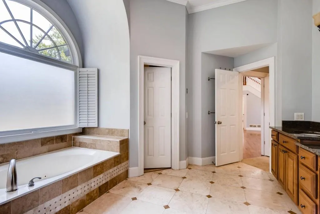 125 Bayvale Court, Sandy Springs, Georgia 30328, 5 Bedrooms Bedrooms, ,4 BathroomsBathrooms,Residential,Sold,125 Bayvale Court,6012279