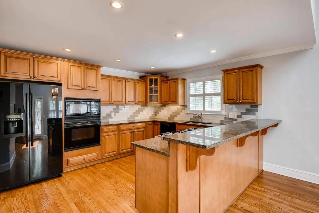 125 Bayvale Court, Sandy Springs, Georgia 30328, 5 Bedrooms Bedrooms, ,4 BathroomsBathrooms,Residential,Sold,125 Bayvale Court,6012279