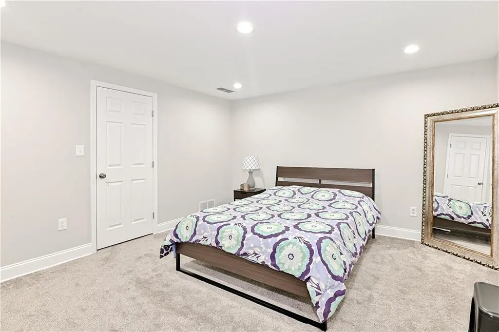 120 Marsh Glen Point, Sandy Springs, Georgia 30328, 6 Bedrooms Bedrooms, ,4 BathroomsBathrooms,Residential,Sold,120 Marsh Glen Point,6719195