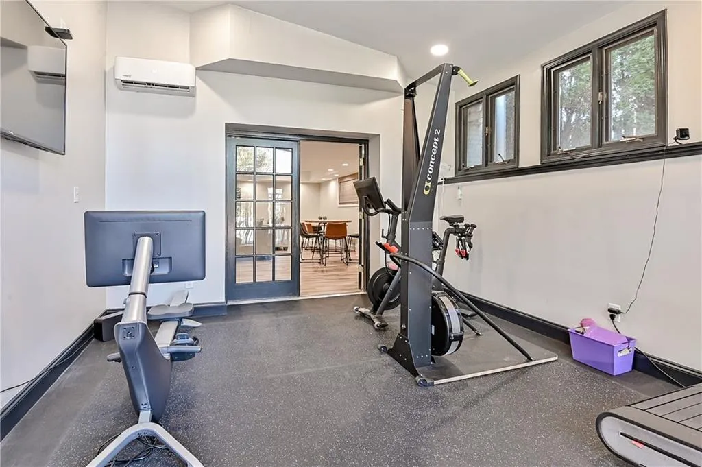 120 Marsh Glen Point, Sandy Springs, Georgia 30328, 6 Bedrooms Bedrooms, ,4 BathroomsBathrooms,Residential,Sold,120 Marsh Glen Point,6719195