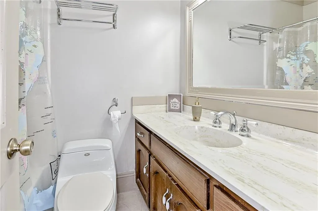 120 Marsh Glen Point, Sandy Springs, Georgia 30328, 6 Bedrooms Bedrooms, ,4 BathroomsBathrooms,Residential,Sold,120 Marsh Glen Point,6719195