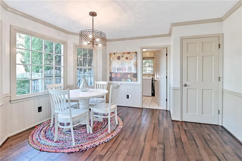 120 Marsh Glen Point, Sandy Springs, Georgia 30328, 6 Bedrooms Bedrooms, ,4 BathroomsBathrooms,Residential,Sold,120 Marsh Glen Point,6719195