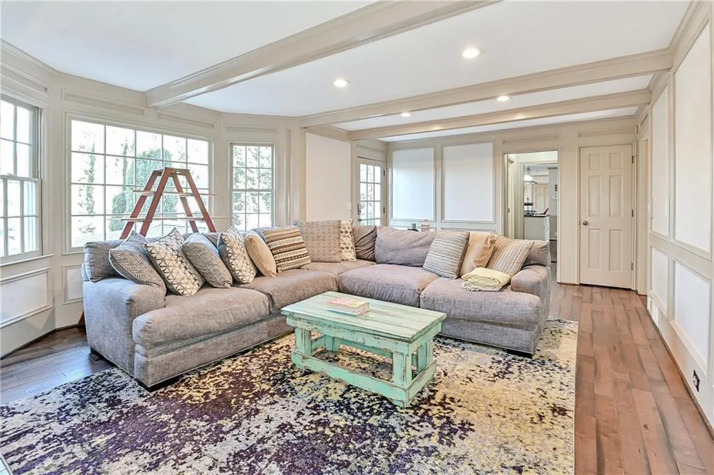 120 Marsh Glen Point, Sandy Springs, Georgia 30328, 6 Bedrooms Bedrooms, ,4 BathroomsBathrooms,Residential,Sold,120 Marsh Glen Point,6719195