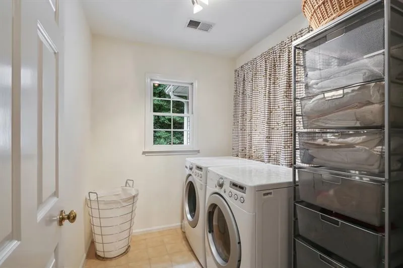 7920 Saddle Ridge Drive, Sandy Springs, Georgia 30350, 4 Bedrooms Bedrooms, ,3 BathroomsBathrooms,Residential,Sold,7920 Saddle Ridge Drive,6118567