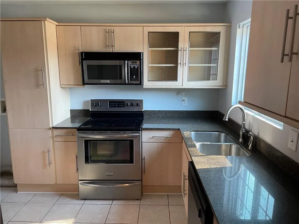 5676 Kingsport Drive Unit 4, Sandy Springs, Georgia 30342, 2 Bedrooms Bedrooms, ,1 BathroomBathrooms,Residential,Sold,5676 Kingsport Drive Unit 4,6835799