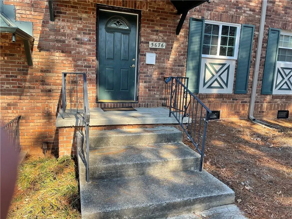 5676 Kingsport Drive Unit 4, Sandy Springs, Georgia 30342, 2 Bedrooms Bedrooms, ,1 BathroomBathrooms,Residential,Sold,5676 Kingsport Drive Unit 4,6835799