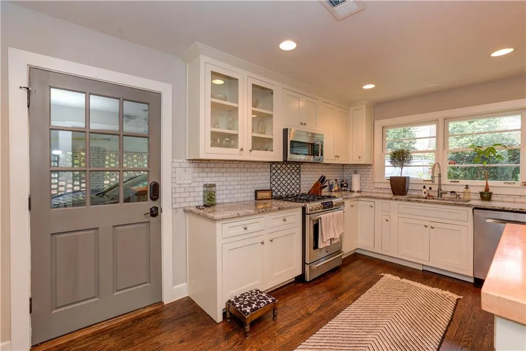 460 Montevallo Drive, Atlanta, Georgia 30342, 4 Bedrooms Bedrooms, ,3 BathroomsBathrooms,Residential,Sold,460 Montevallo Drive,6510101
