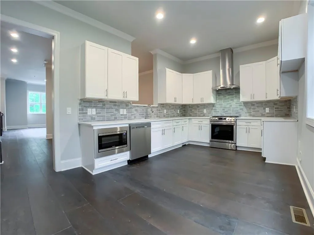 8019 Linfield Way, Sandy Springs, Georgia 30350, 3 Bedrooms Bedrooms, ,3 BathroomsBathrooms,Residential,Sold,8019 Linfield Way,6764465