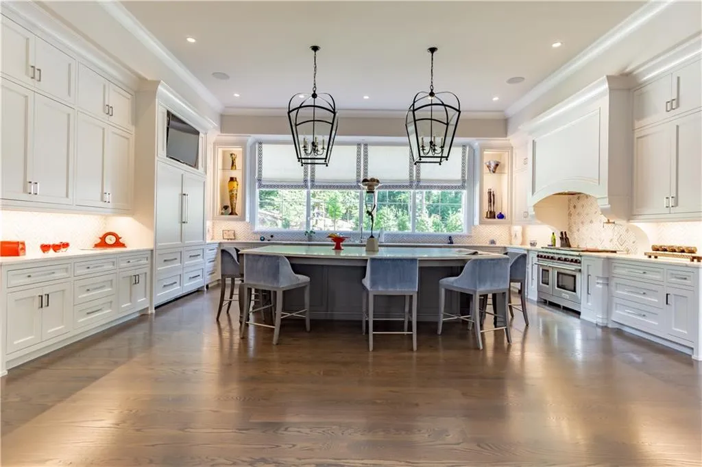 4544 Peachtree Dunwoody Road Ne, Sandy Springs, Georgia 30342, 5 Bedrooms Bedrooms, ,5 BathroomsBathrooms,Residential,Sold,4544 Peachtree Dunwoody Road Ne,6570286