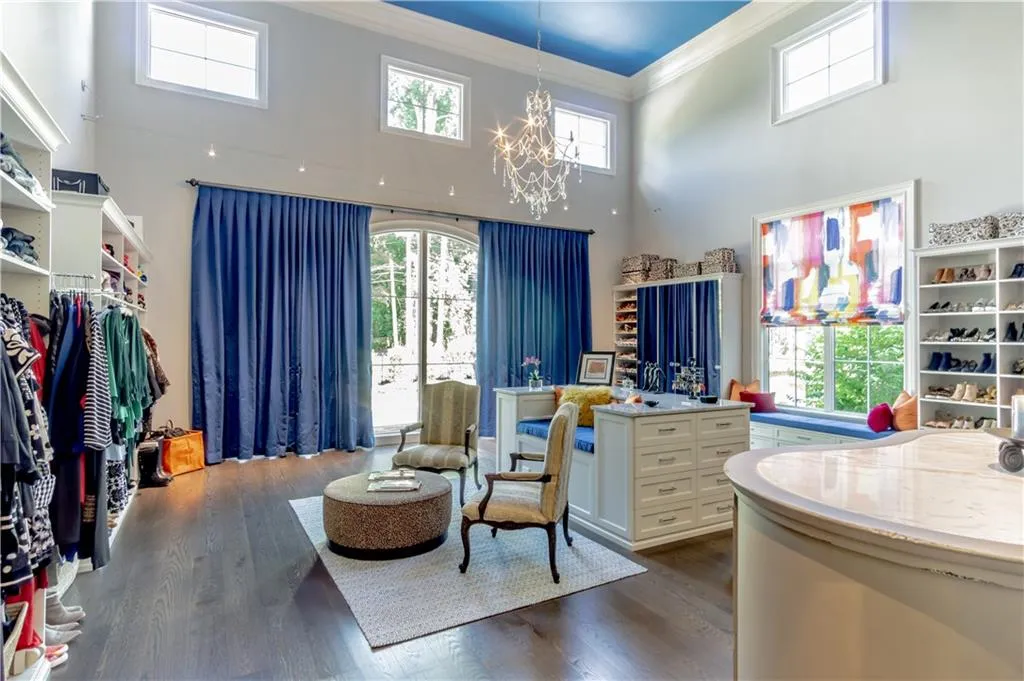 4544 Peachtree Dunwoody Road Ne, Sandy Springs, Georgia 30342, 5 Bedrooms Bedrooms, ,5 BathroomsBathrooms,Residential,Sold,4544 Peachtree Dunwoody Road Ne,6570286