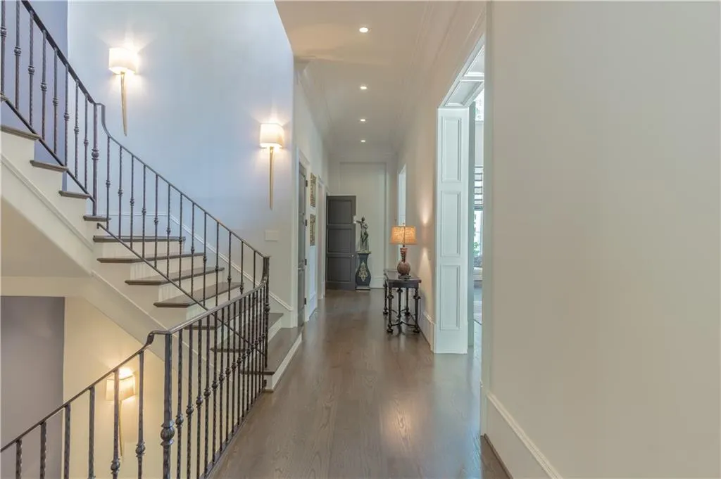 4544 Peachtree Dunwoody Road Ne, Sandy Springs, Georgia 30342, 5 Bedrooms Bedrooms, ,5 BathroomsBathrooms,Residential,Sold,4544 Peachtree Dunwoody Road Ne,6570286