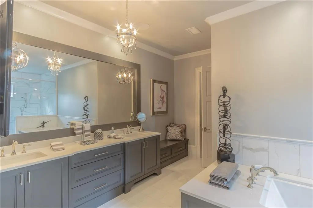 4544 Peachtree Dunwoody Road Ne, Sandy Springs, Georgia 30342, 5 Bedrooms Bedrooms, ,5 BathroomsBathrooms,Residential,Sold,4544 Peachtree Dunwoody Road Ne,6570286