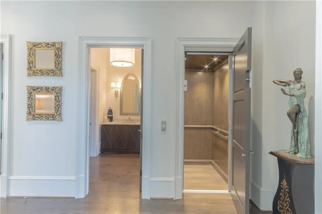 4544 Peachtree Dunwoody Road Ne, Sandy Springs, Georgia 30342, 5 Bedrooms Bedrooms, ,5 BathroomsBathrooms,Residential,Sold,4544 Peachtree Dunwoody Road Ne,6570286