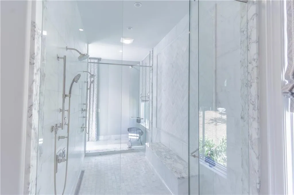 4544 Peachtree Dunwoody Road Ne, Sandy Springs, Georgia 30342, 5 Bedrooms Bedrooms, ,5 BathroomsBathrooms,Residential,Sold,4544 Peachtree Dunwoody Road Ne,6570286