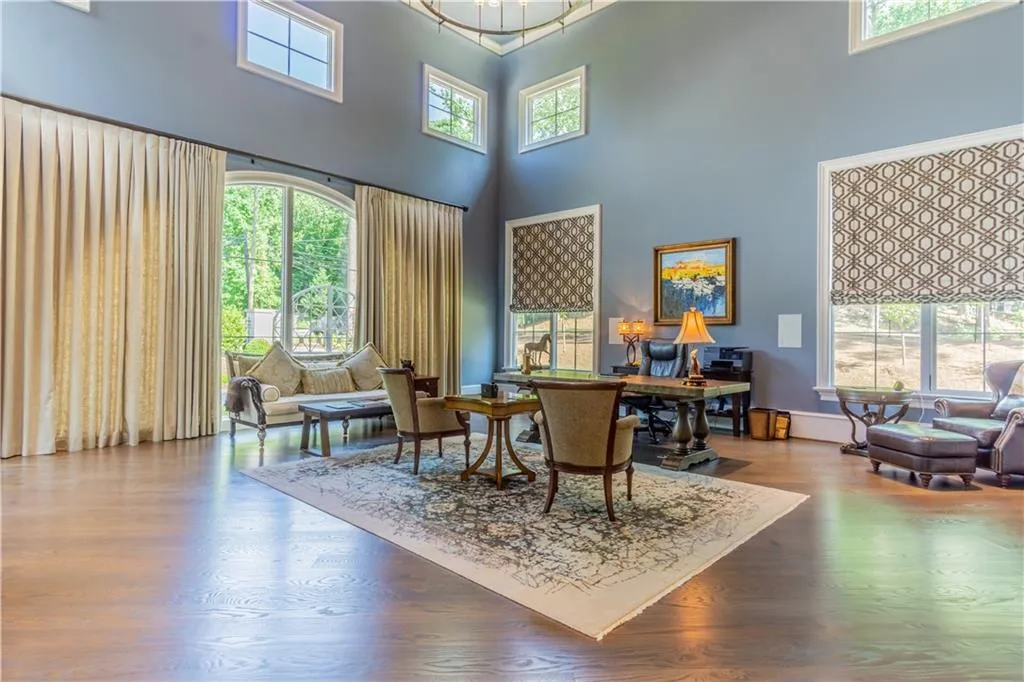 4544 Peachtree Dunwoody Road Ne, Sandy Springs, Georgia 30342, 5 Bedrooms Bedrooms, ,5 BathroomsBathrooms,Residential,Sold,4544 Peachtree Dunwoody Road Ne,6570286