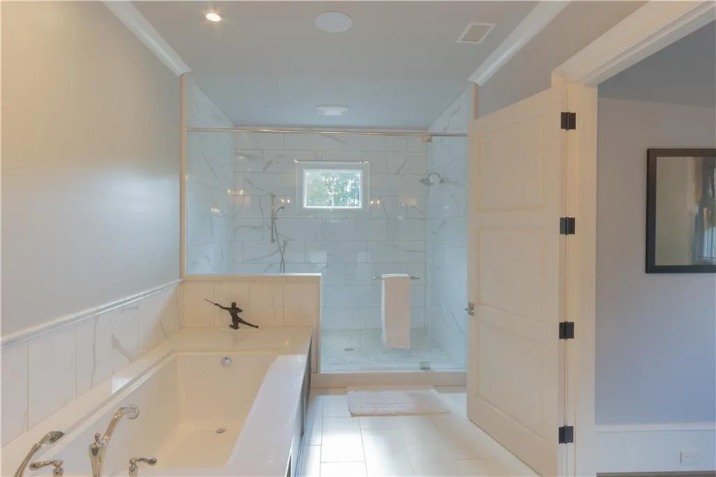 4544 Peachtree Dunwoody Road Ne, Sandy Springs, Georgia 30342, 5 Bedrooms Bedrooms, ,5 BathroomsBathrooms,Residential,Sold,4544 Peachtree Dunwoody Road Ne,6570286