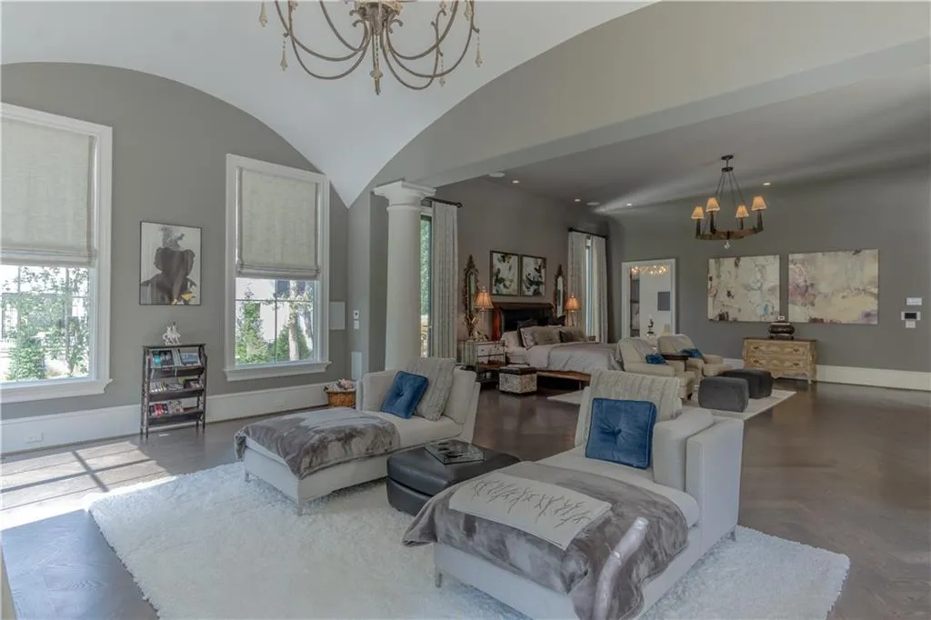 4544 Peachtree Dunwoody Road Ne, Sandy Springs, Georgia 30342, 5 Bedrooms Bedrooms, ,5 BathroomsBathrooms,Residential,Sold,4544 Peachtree Dunwoody Road Ne,6570286