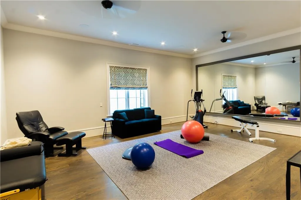 4544 Peachtree Dunwoody Road Ne, Sandy Springs, Georgia 30342, 5 Bedrooms Bedrooms, ,5 BathroomsBathrooms,Residential,Sold,4544 Peachtree Dunwoody Road Ne,6570286