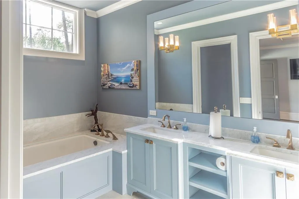 4544 Peachtree Dunwoody Road Ne, Sandy Springs, Georgia 30342, 5 Bedrooms Bedrooms, ,5 BathroomsBathrooms,Residential,Sold,4544 Peachtree Dunwoody Road Ne,6570286