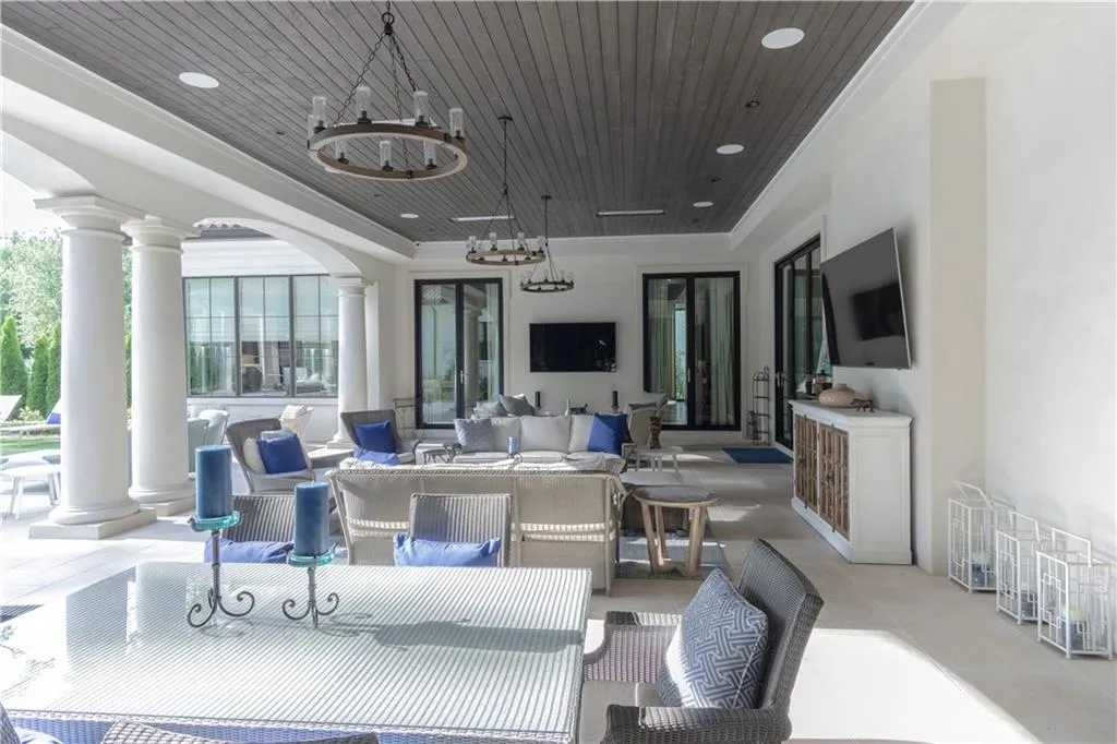 4544 Peachtree Dunwoody Road Ne, Sandy Springs, Georgia 30342, 5 Bedrooms Bedrooms, ,5 BathroomsBathrooms,Residential,Sold,4544 Peachtree Dunwoody Road Ne,6570286